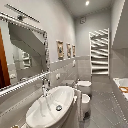 Sisters' - Nel Centro Storico Con Terrazzo, Aria Condizionata E Vasca Da Bagno Σιένα