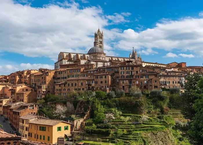 Sisters' - Nel Centro Storico Con Terrazzo, Aria Condizionata E Vasca Da Bagno Siena