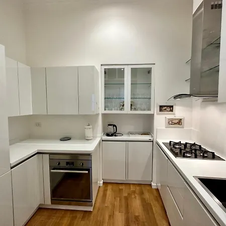 Apartman Sisters' - Nel Centro Storico Con Terrazzo, Aria Condizionata E Vasca Da Bagno *