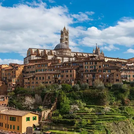 Sisters' - Nel Centro Storico Con Terrazzo, Aria Condizionata E Vasca Da Bagno Siena