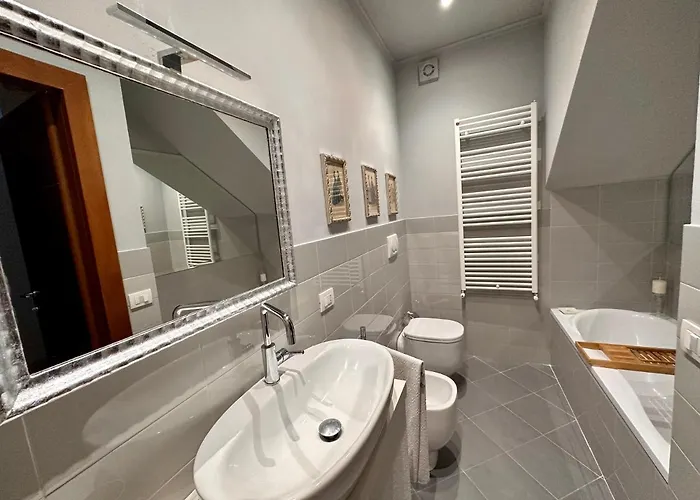 Sisters' - Nel Centro Storico Con Terrazzo, Aria Condizionata E Vasca Da Bagno Sienne